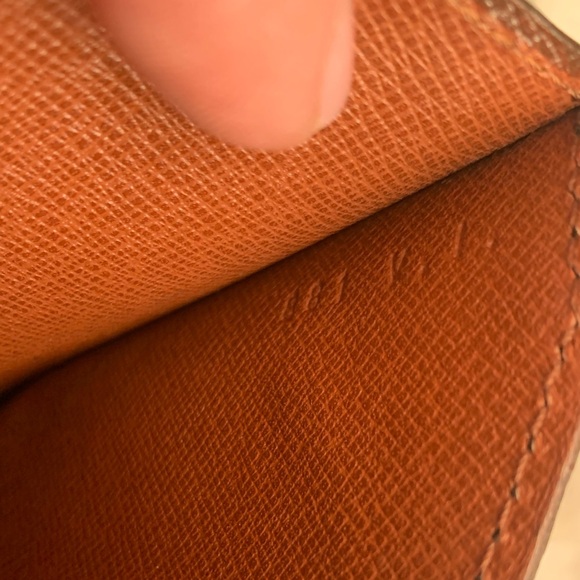 Louis Vuitton clutch - Picture 7 of 17